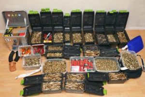 Berliner Polizei präsentiert nach Razzia Waffen