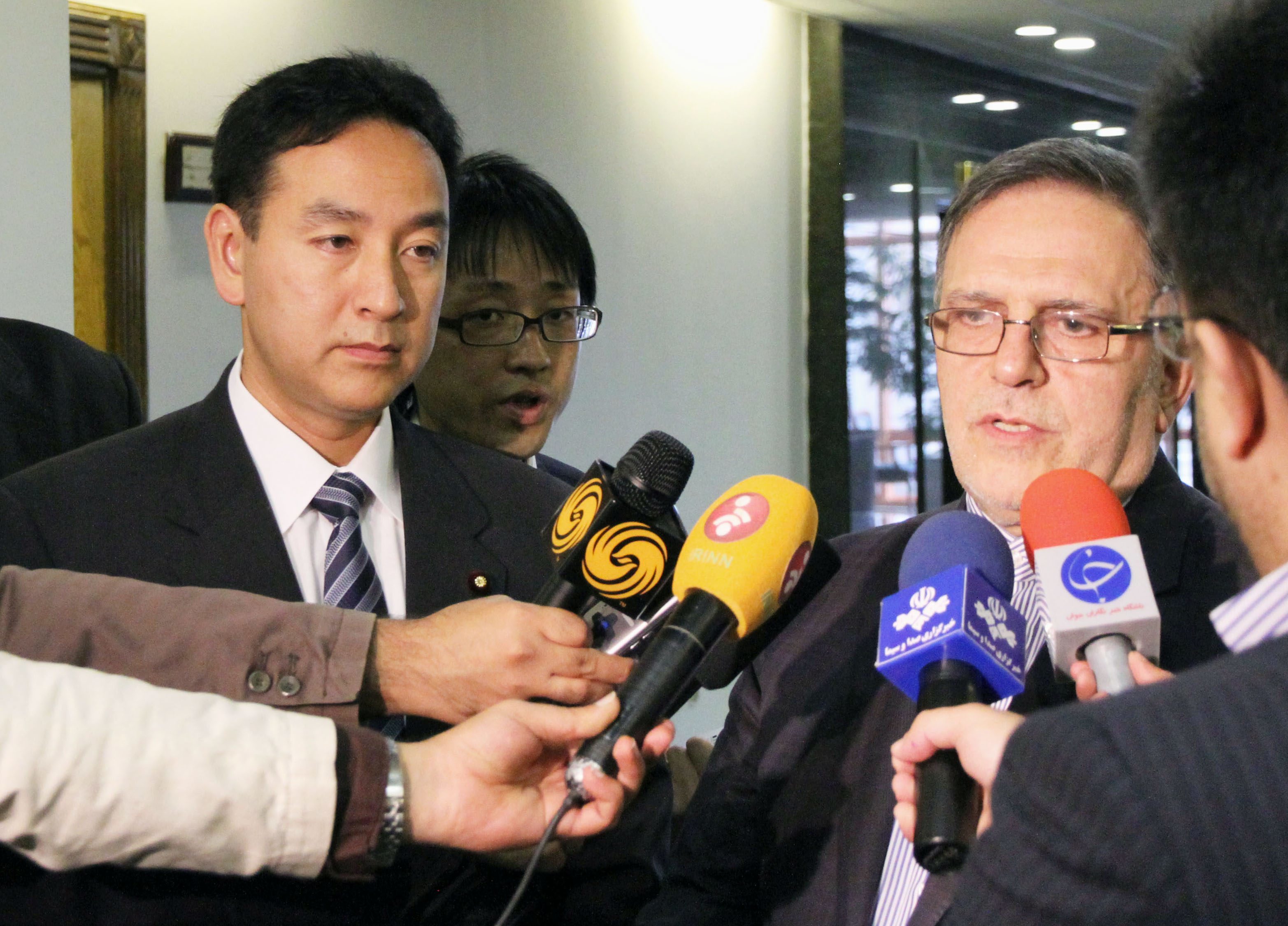 Iranischer Zentralbank-Präsident Valiollah Seif (rechts)