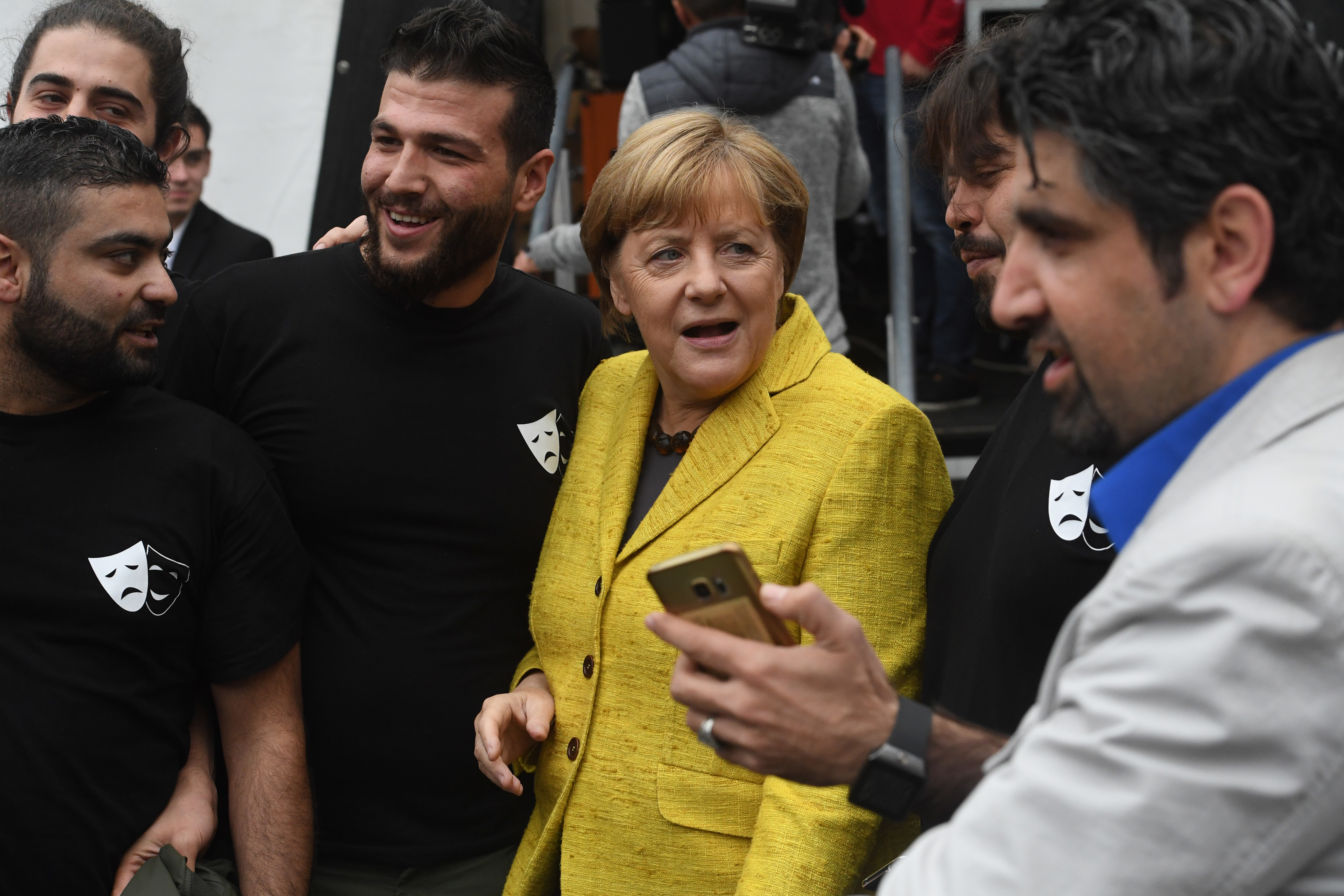 Angela Merkel mit syrischen Flüchtlingen