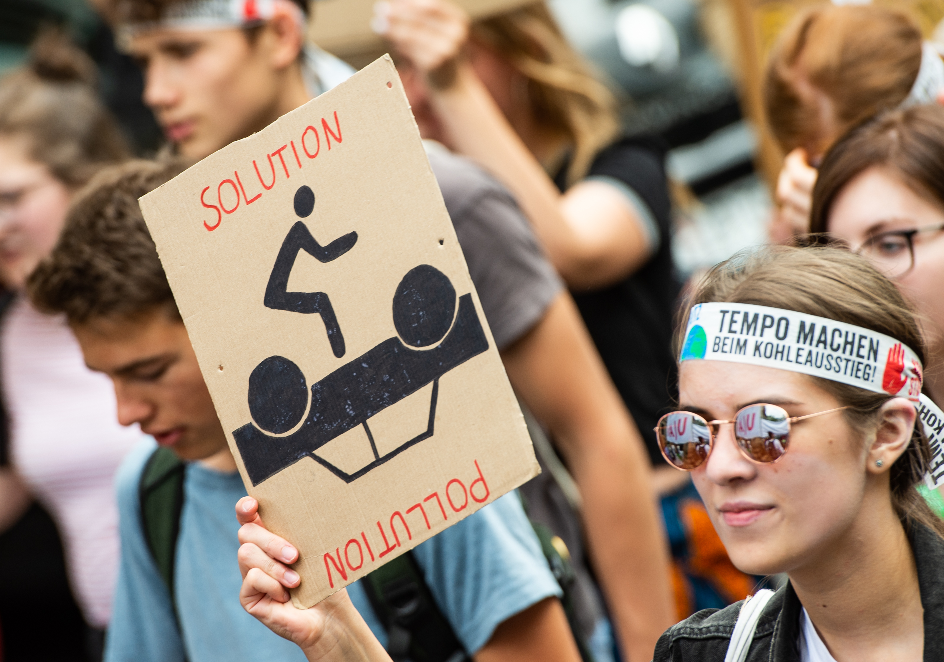 Klimaaktivistin auf einer Fridays for Future Demo in Hannover