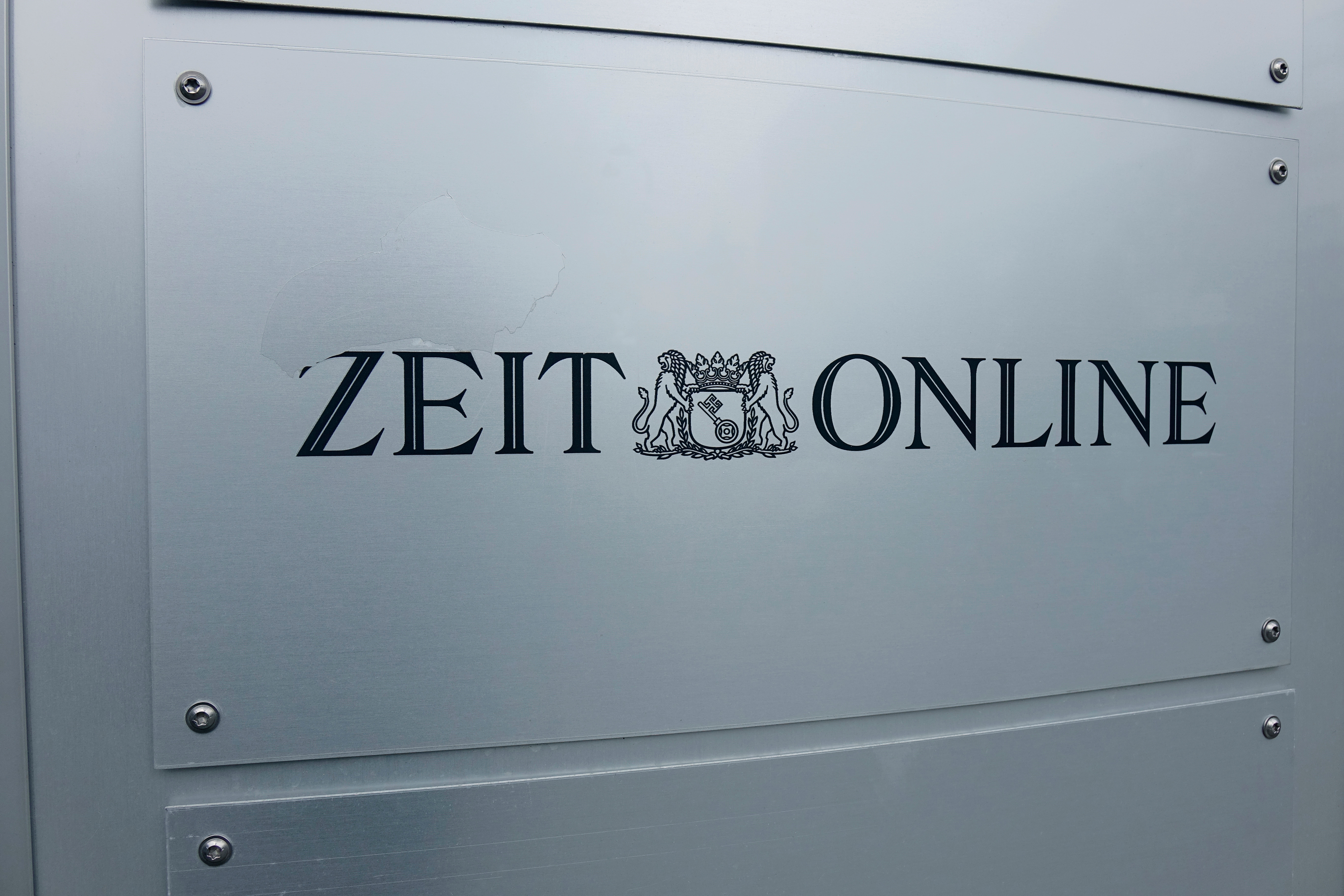Schild von Zeit Online