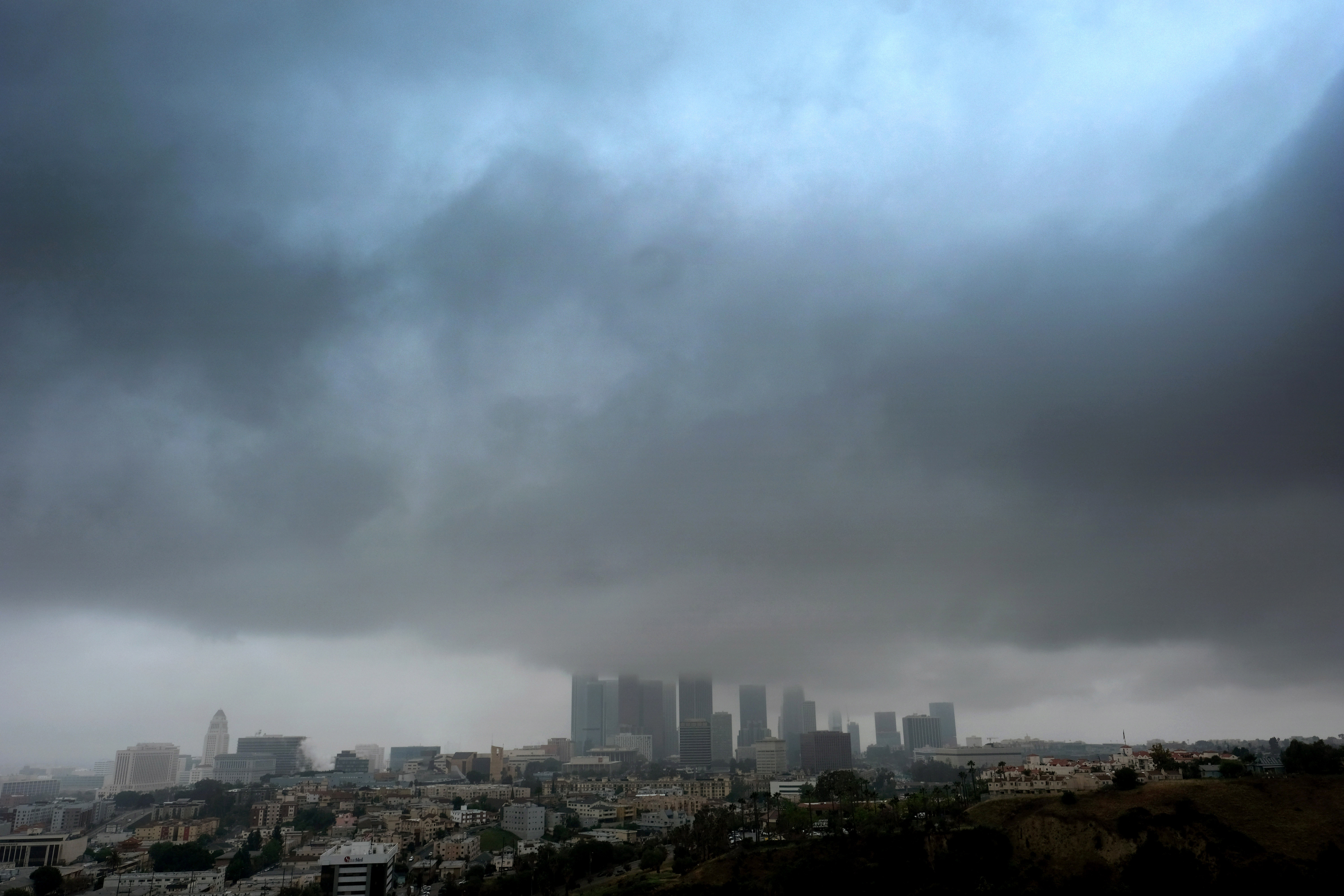 Dicke Wolkendecke über Los Angeles