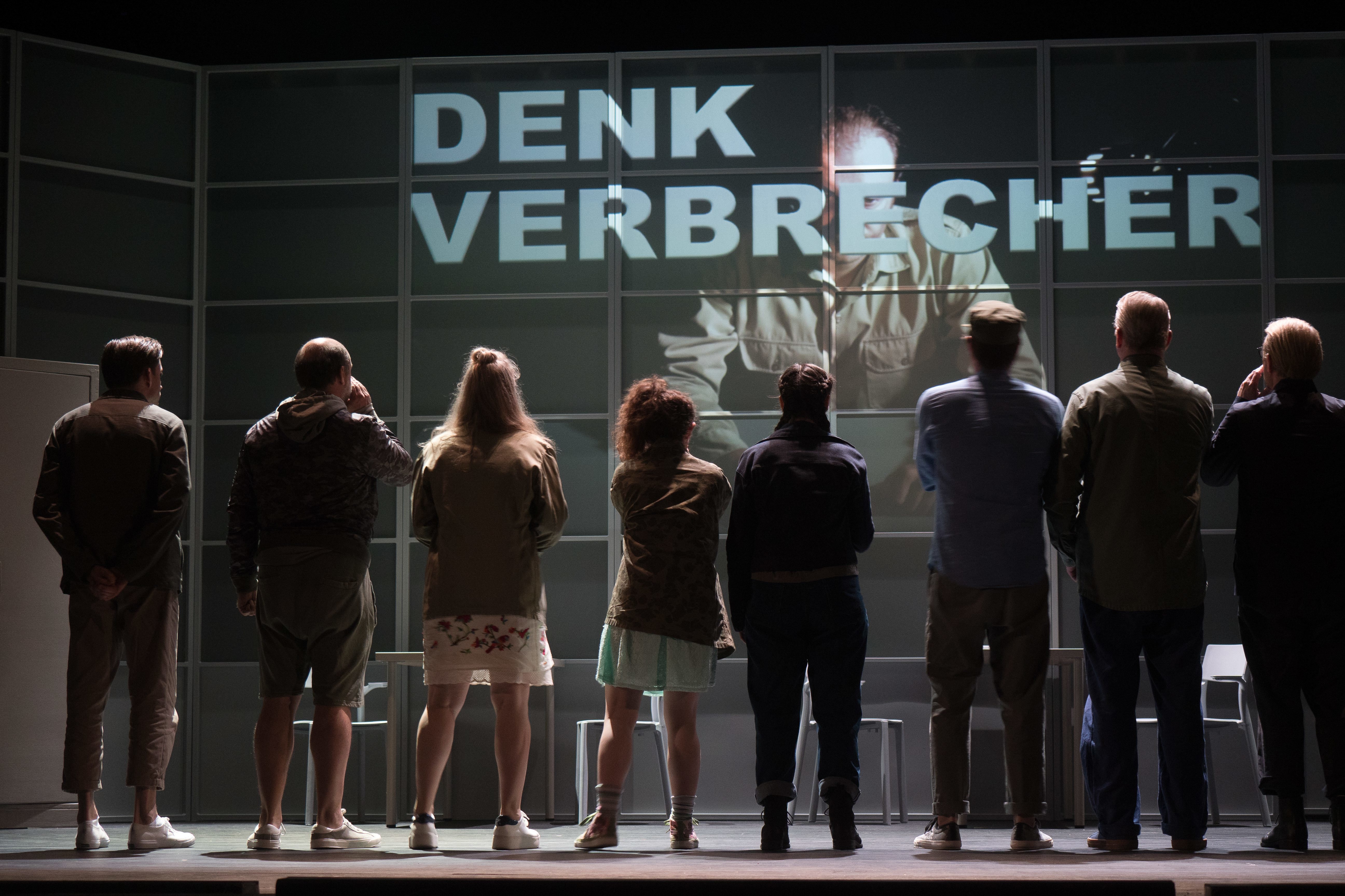 Theateraufführung von Orwells 1984 am Ernst-Deutsch-Theater in Hamburg