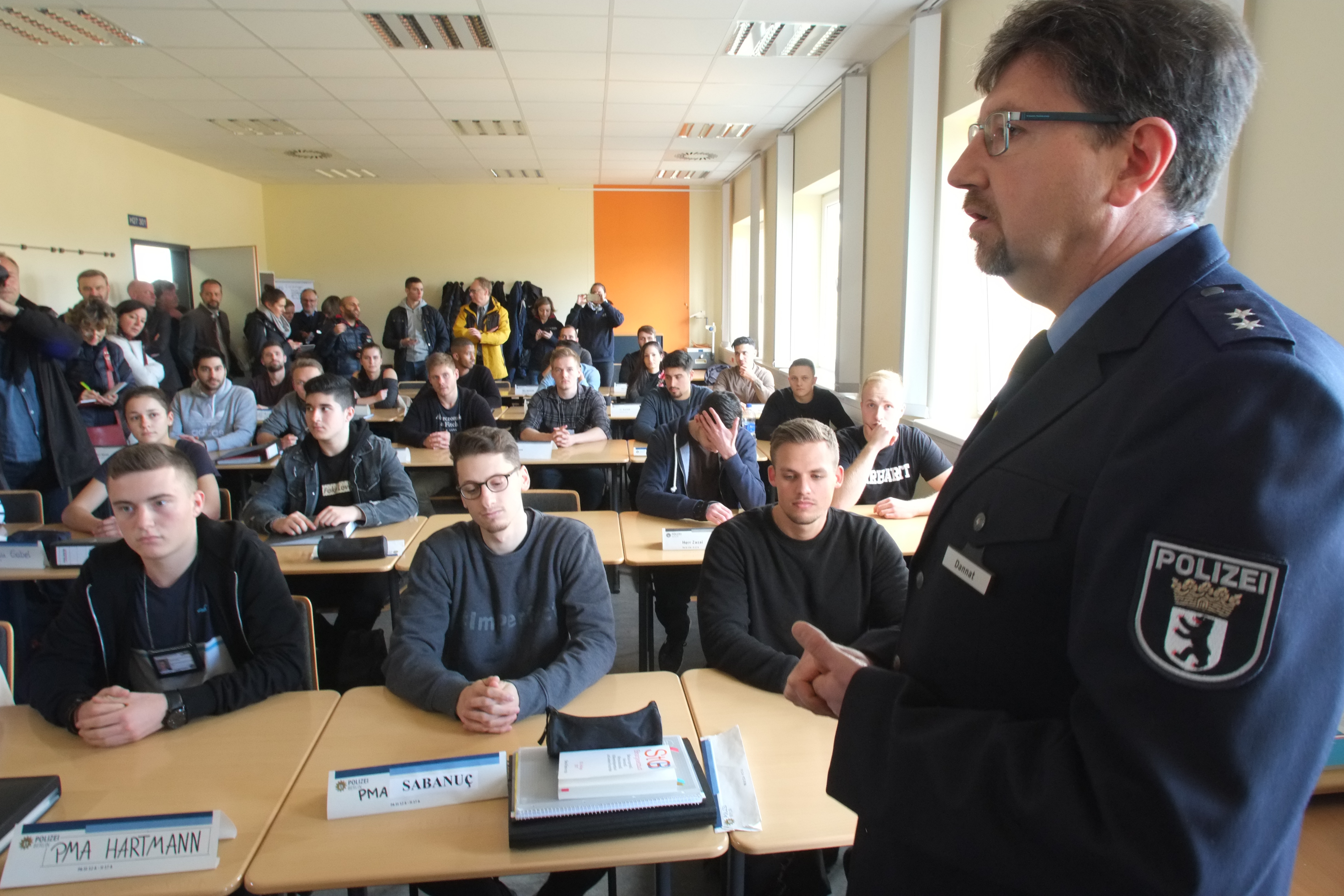 Polizeiakademie Berlin, Polizeischüler im Klassenraum