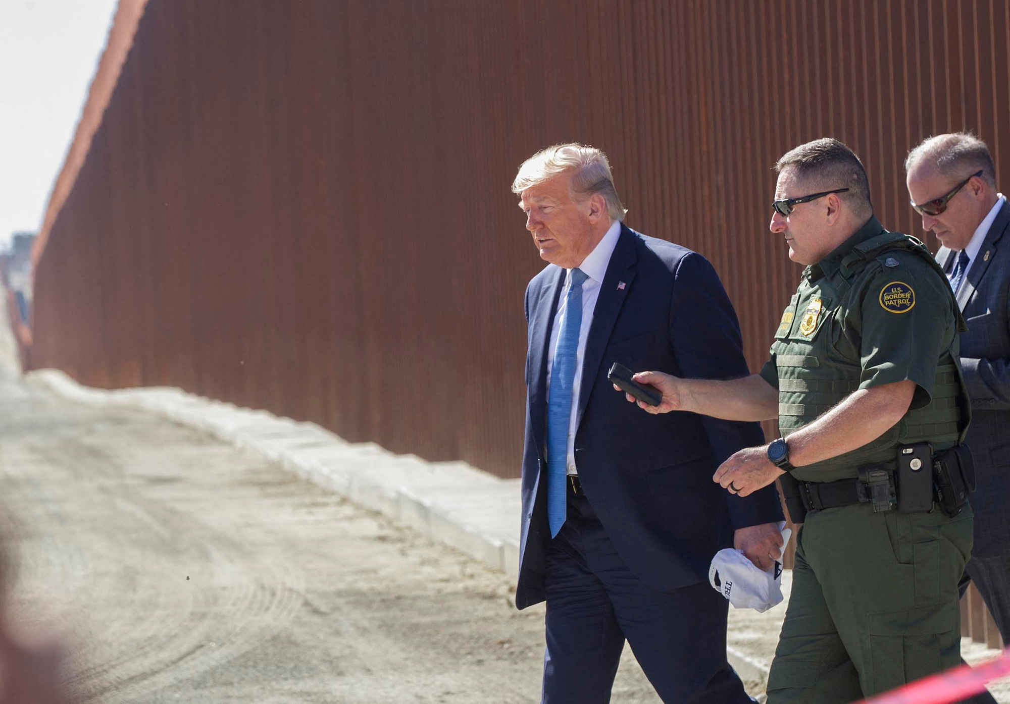 US-Präsident Trump (l) an der mexikanischen Grenze
