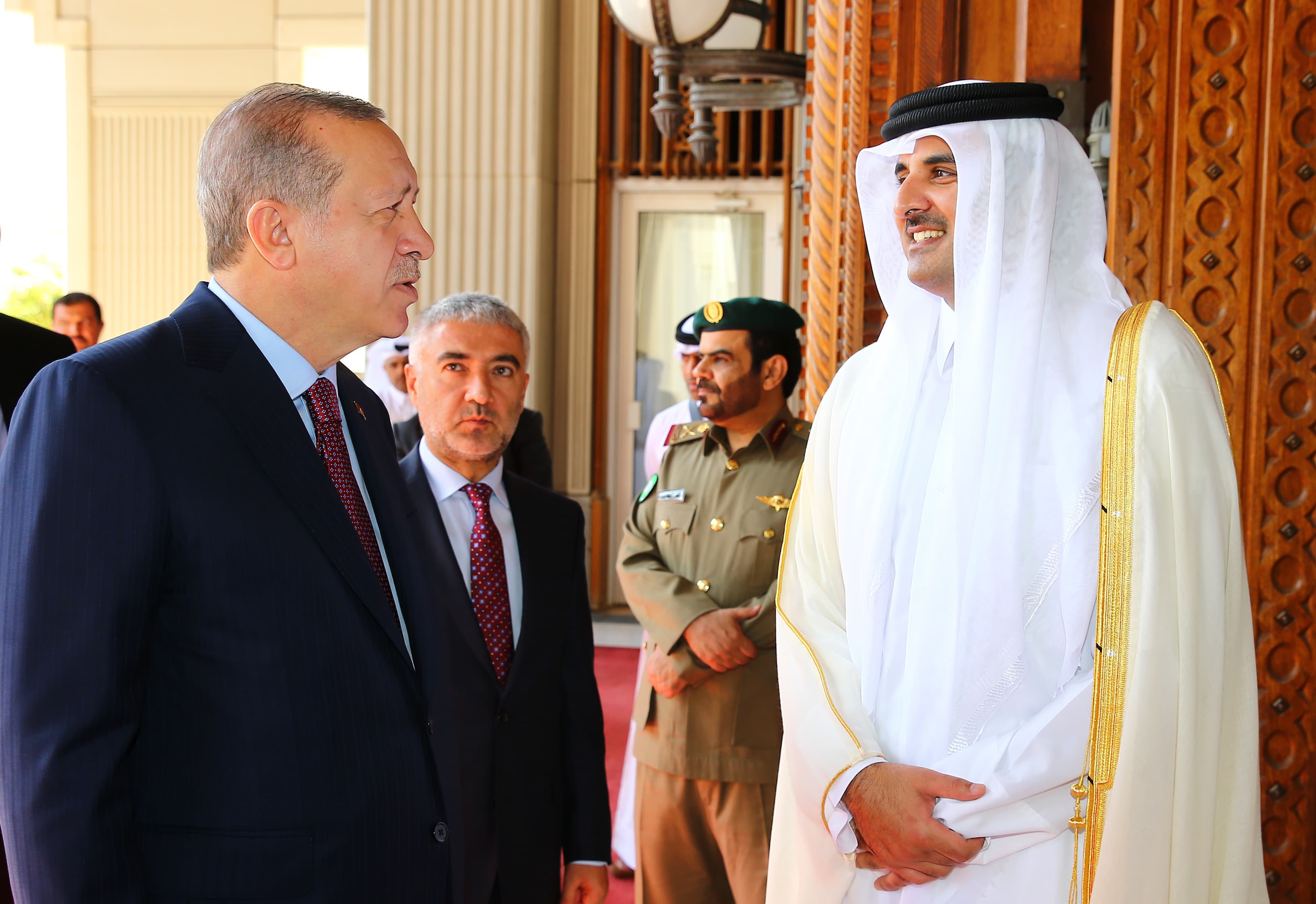 Recep Tayyip Erdogan (l) und Scheich Tamim bin Hamad Al Thani, Staatsoberhaupt von Katar (r)