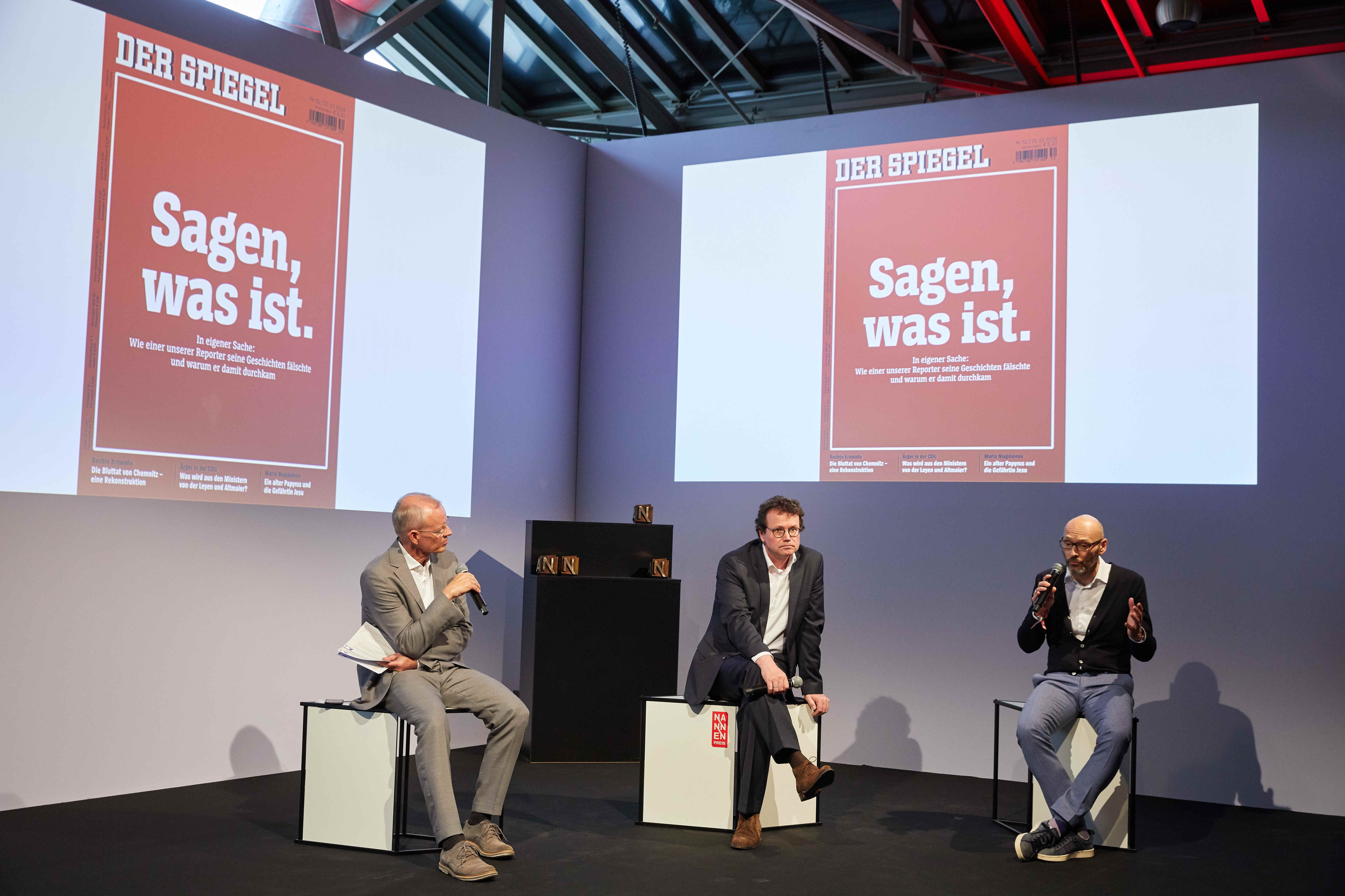 Verleihung der Nannen-Preise: Andreas Wolfers (l-r), Leiter der Henri-Nannen-Schule, Stefan Willeke, Chefreporter Die Zeit, und Steffen Klusmann, Chefredakteur Der Spiegel