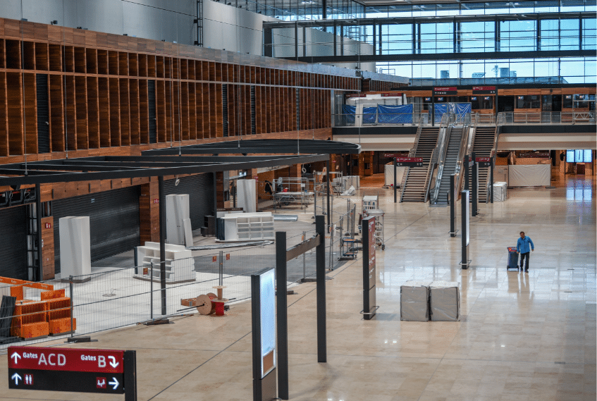 Brandenburg, Schönefeld: Blick in das Hauptterminal des Hauptstadflughafens Berlin Brandenburg Willy Brandt (BER).