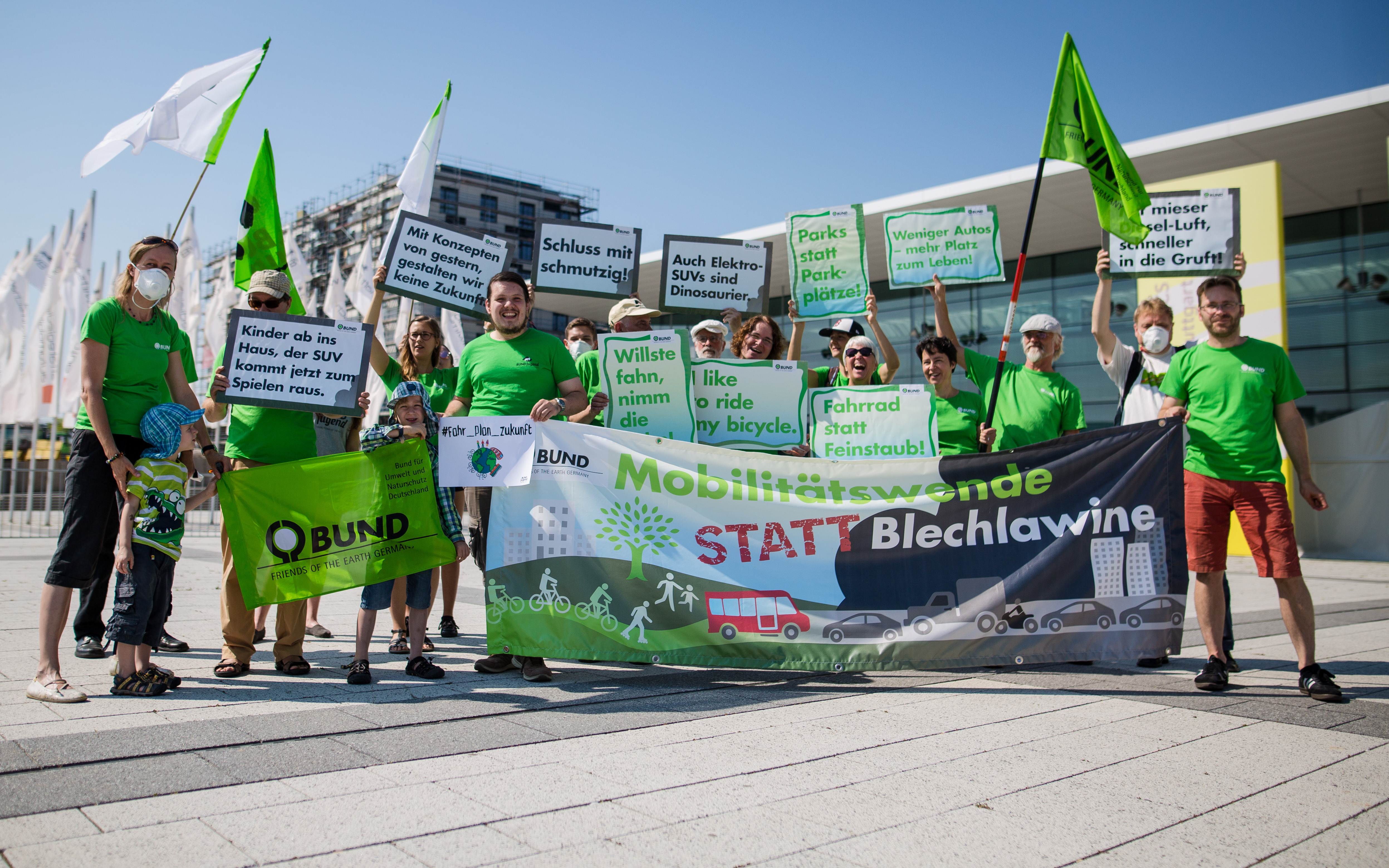 BUND Demo vor der Messe Stuttgart