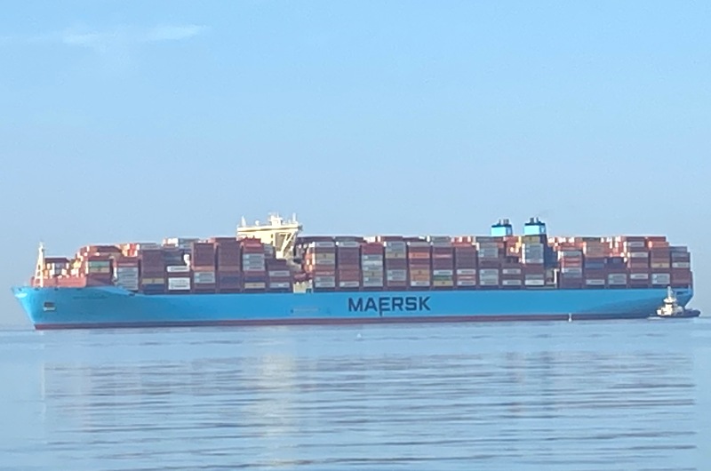 KOPP_Report_Hafen_Bremerhaven_Wirtschaft_Aussenhandel_containerschiff_maersk